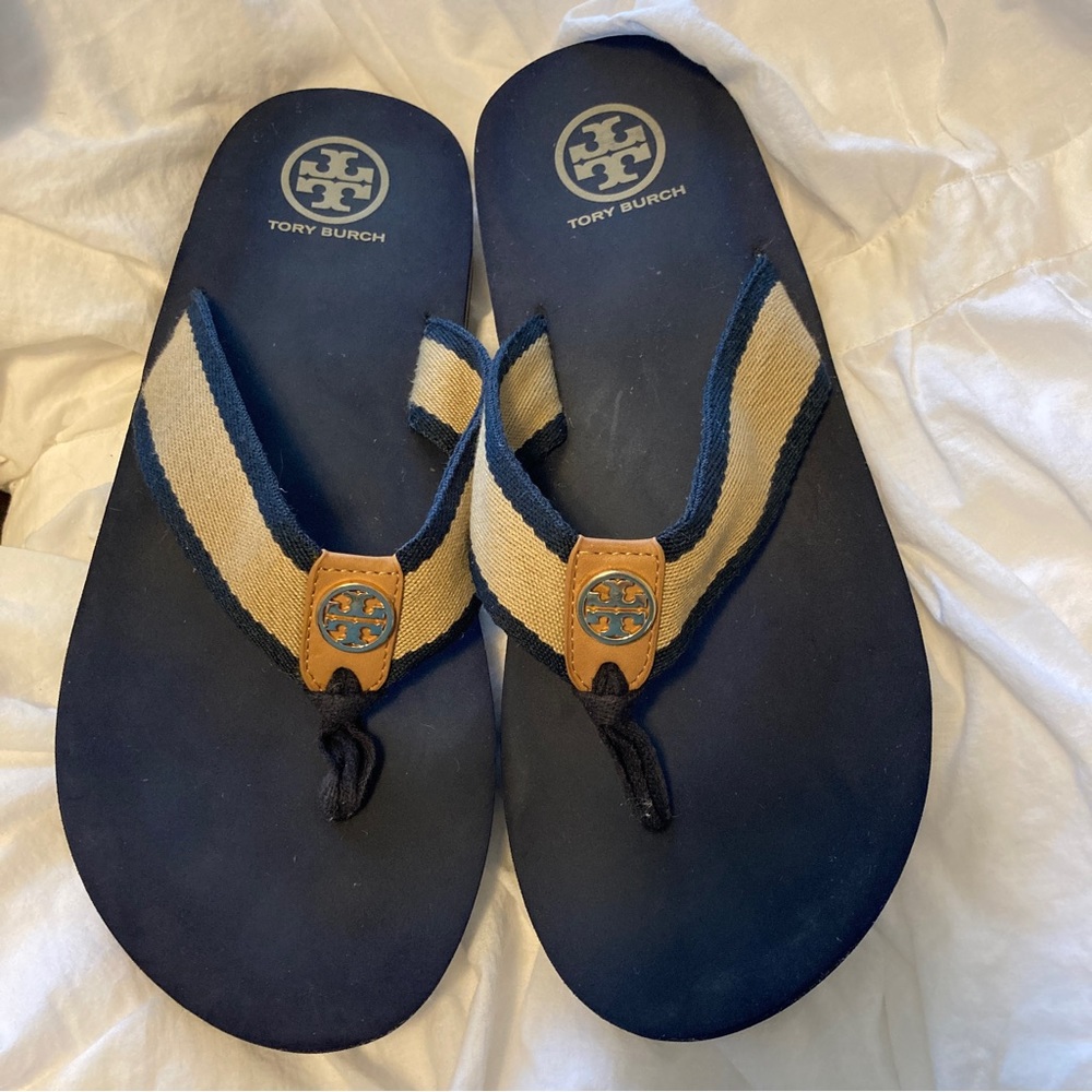 Tory Burch Women’s flip flops Navy and Khaki Size 9 GUC